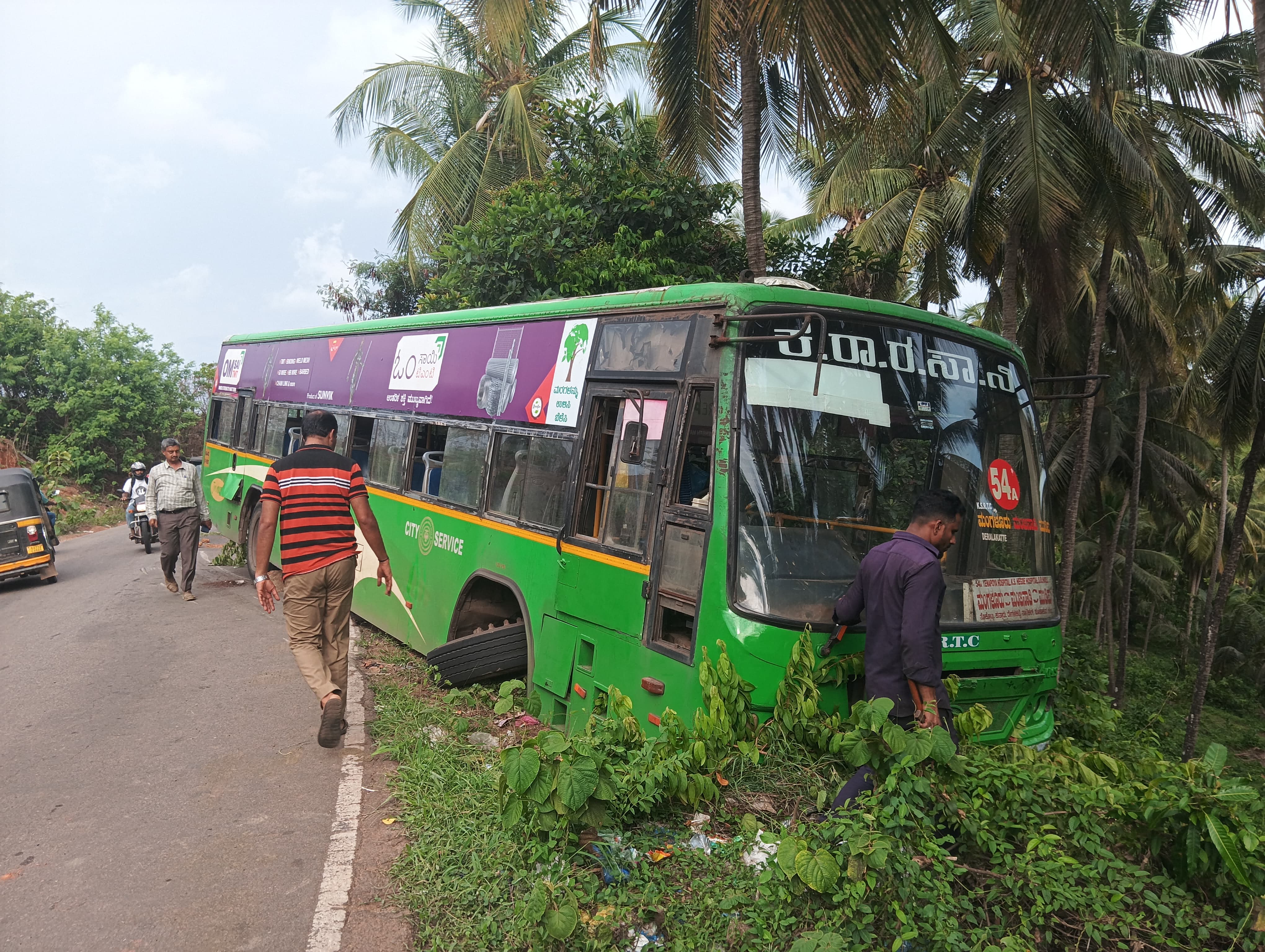 A major tragedy was averted due to the punctuality of a government bus driver.
