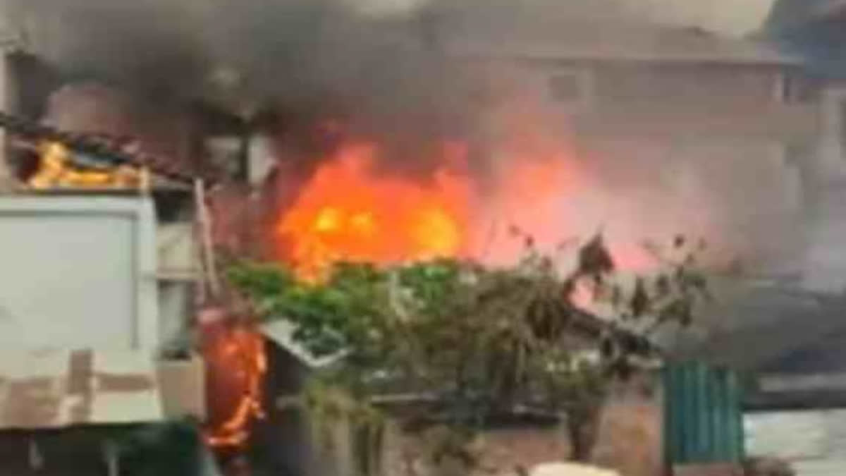 TWO INJURED AS SECURITY FORCES MOBS CLASH IN IMPHAL ATTEMPTS AT TORCHING HOUSES OF BJP LEADERS
