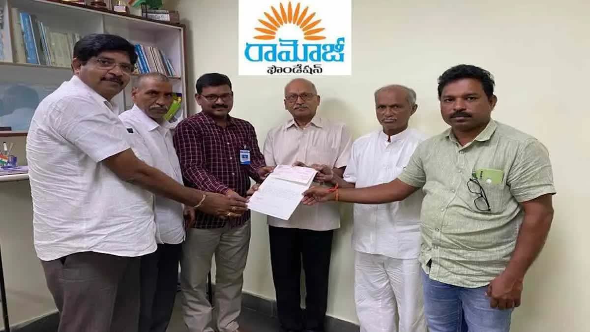 Ramoji Rao donates Rs 10 lakh