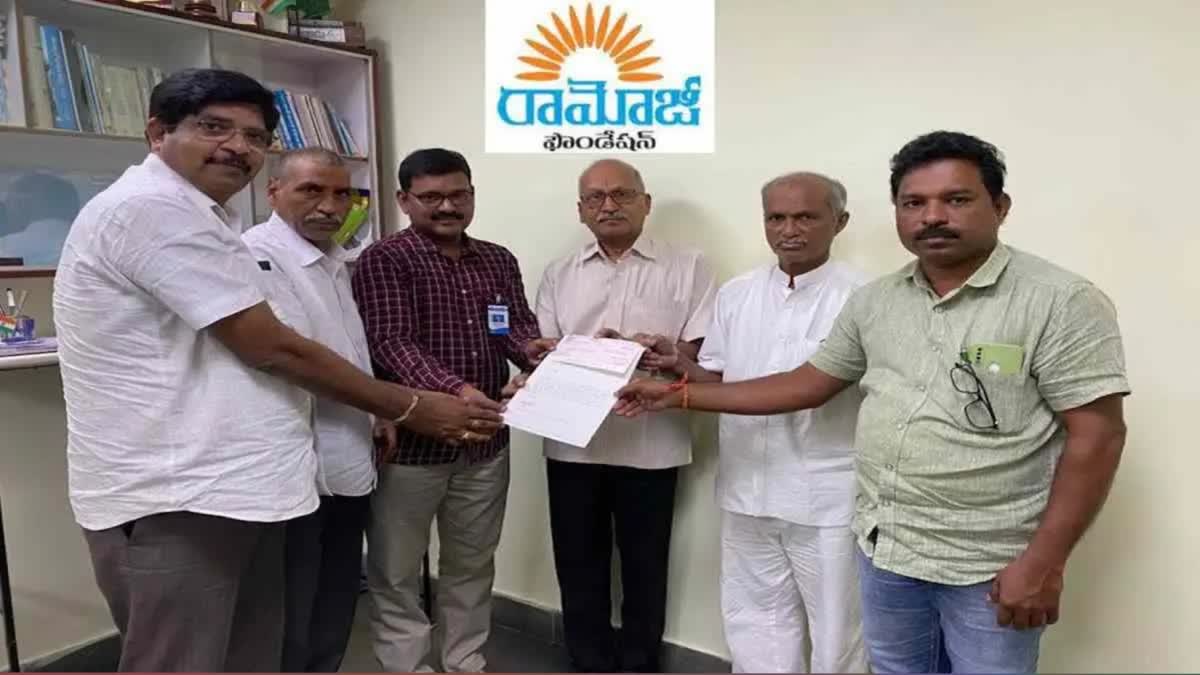 Ramoji Rao donates Rs. 10 lakhs to Sri Saraswati Shishumandir... help to set up science and computer lab