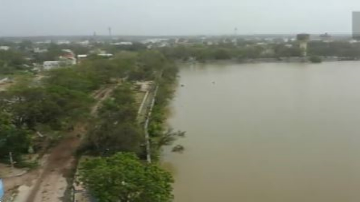 Waterlogging is being seen in many areas of Cyclone Biparjoy in Mandvi.