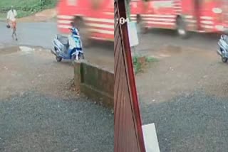 payyavoor private bus hit pedestrian  kannur payyavoor  private bus hit pedestrian serious injury