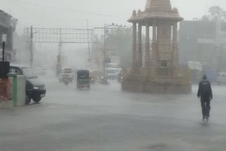 Patan Rain : પાટણમાં મેઘ તાંડવથી જનજીવન પર અસર, લોકોની અવરજવર પાંખી રહેતા જાહેર માર્ગો સુમસામ