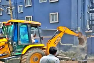 BBMP state government  started an operation against the encroachers