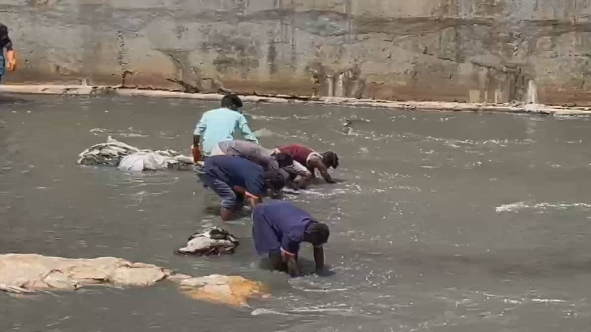 In a developing murder investigation in Bengaluru, police are actively searching for the mobile phone of Renukaswamy, which was reportedly discarded in the Rajakaluve canal near Sumanahalli Bridge by one of the accused, Vinay.