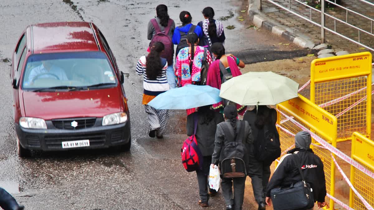 MONSOON EFFECT  HEAVY RAIN IN KARNATAKA  BENGALURU  COASTAL DISTRICTS