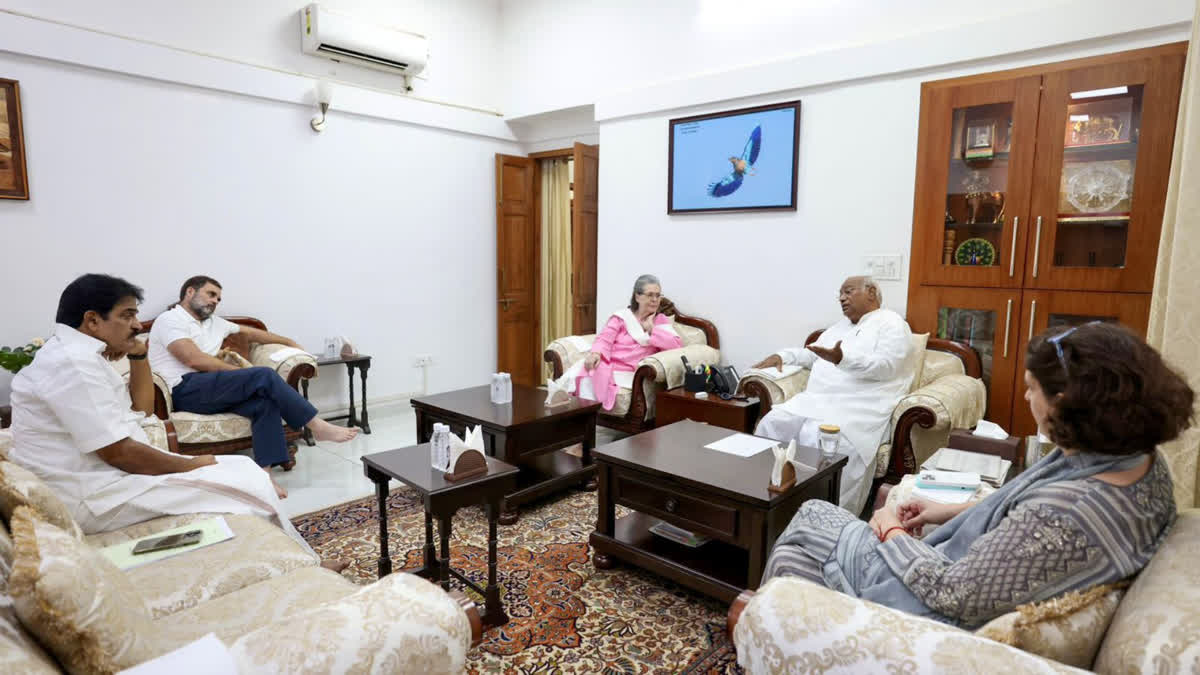 New Delhi: Congress National President Mallikarjun Kharge During A Meeting With Party Leaders Sonia Gandhi, Rahul Gandhi, Priyanka Gandhi, And KC Venugopal At His Residence on June 17.