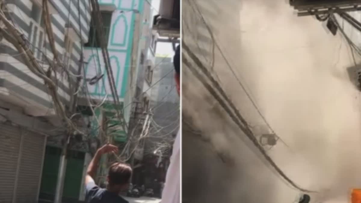 Mosque Collapse in Delhi Chudiwala Area watch video