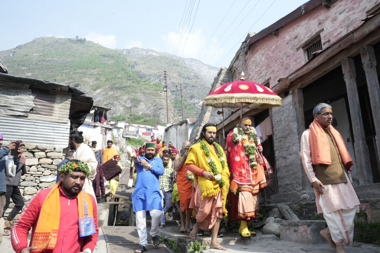 AVIMUKTESHWARANAND IN BADRINATH