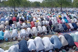 Mass prayer by Muslim