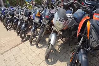 INDORE POLICE CAUGHT BIKE GANG