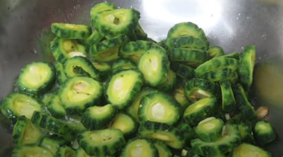 Bitter gourd Coconut chilli Powder Bitter gourd Benefits Bitter gourd ಹಾಗಲಕಾಯಿ ಕೊಬ್ಬರಿ ಖಾರದ ಪುಡಿ