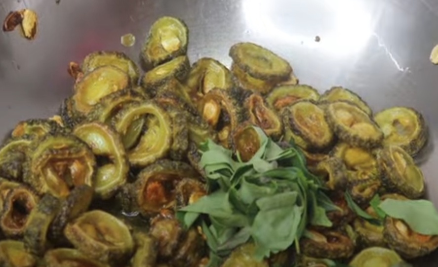 Bitter gourd Coconut chilli Powder Bitter gourd Benefits Bitter gourd ಹಾಗಲಕಾಯಿ ಕೊಬ್ಬರಿ ಖಾರದ ಪುಡಿ