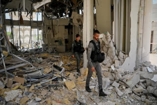 israeli-strike-on-iranian-state-tv-fills-studio-with-dust-and-debris-during-live-broadcast