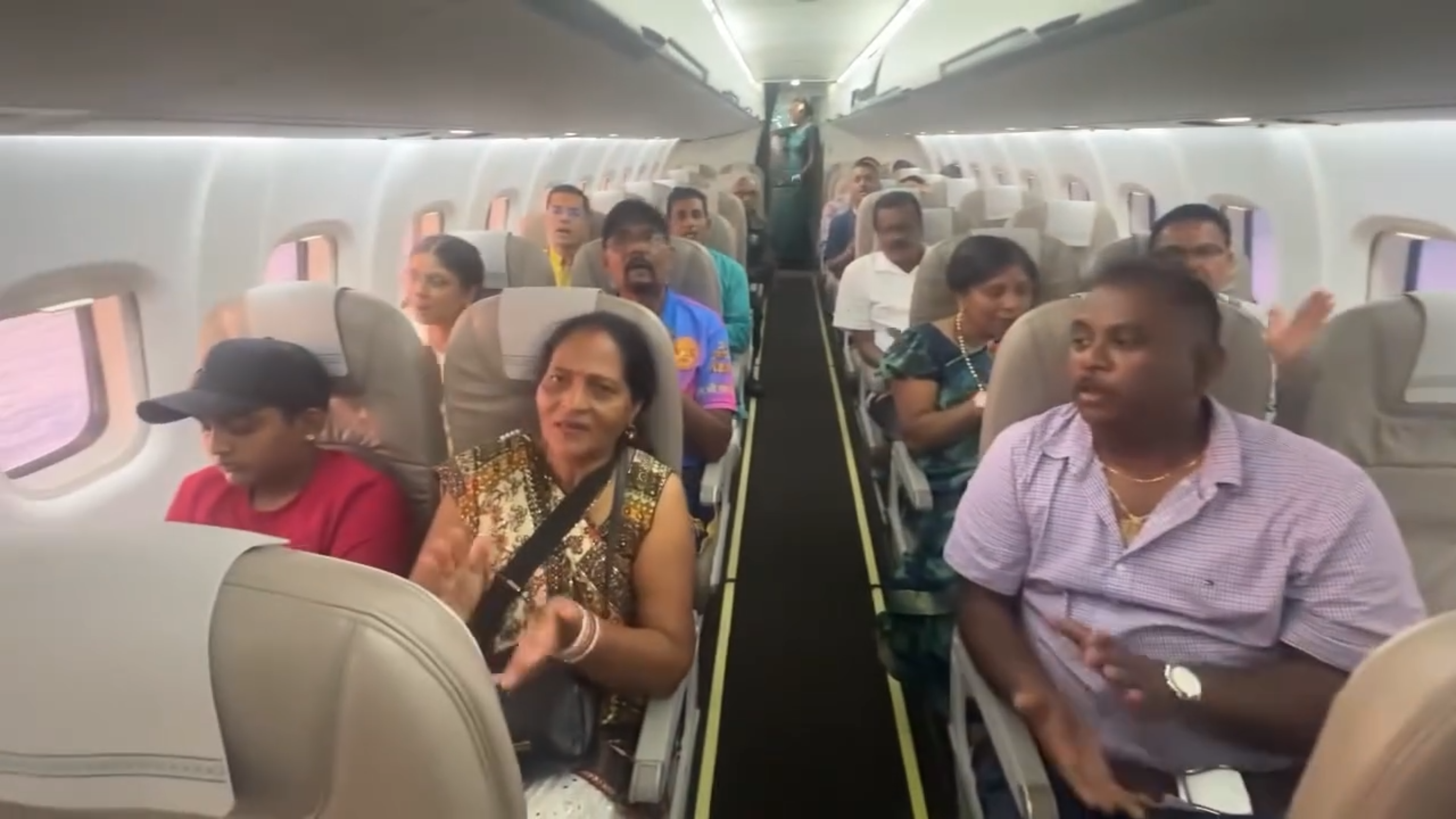 reciting Hanuman Chalisa flight