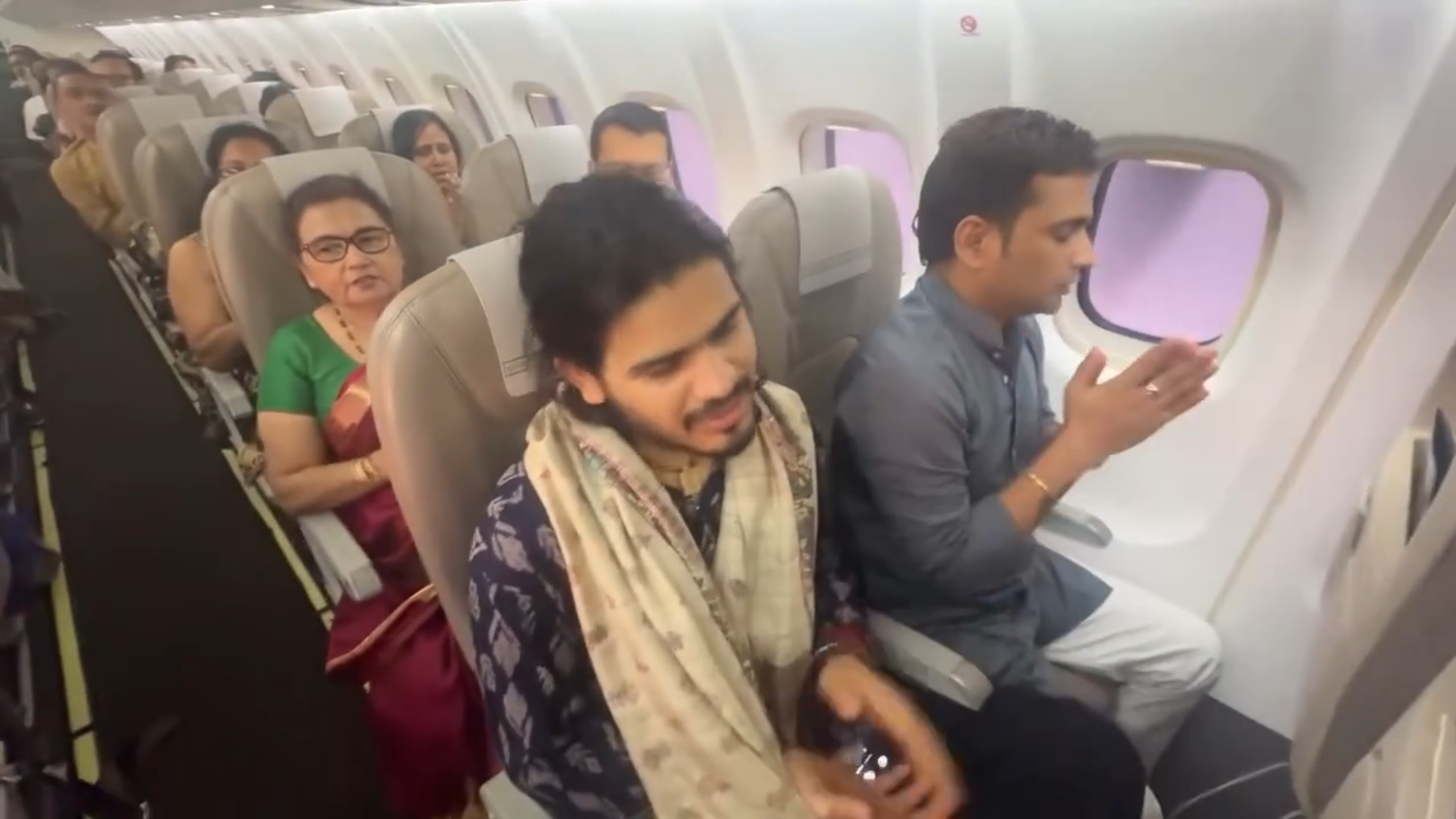 reciting Hanuman Chalisa flight