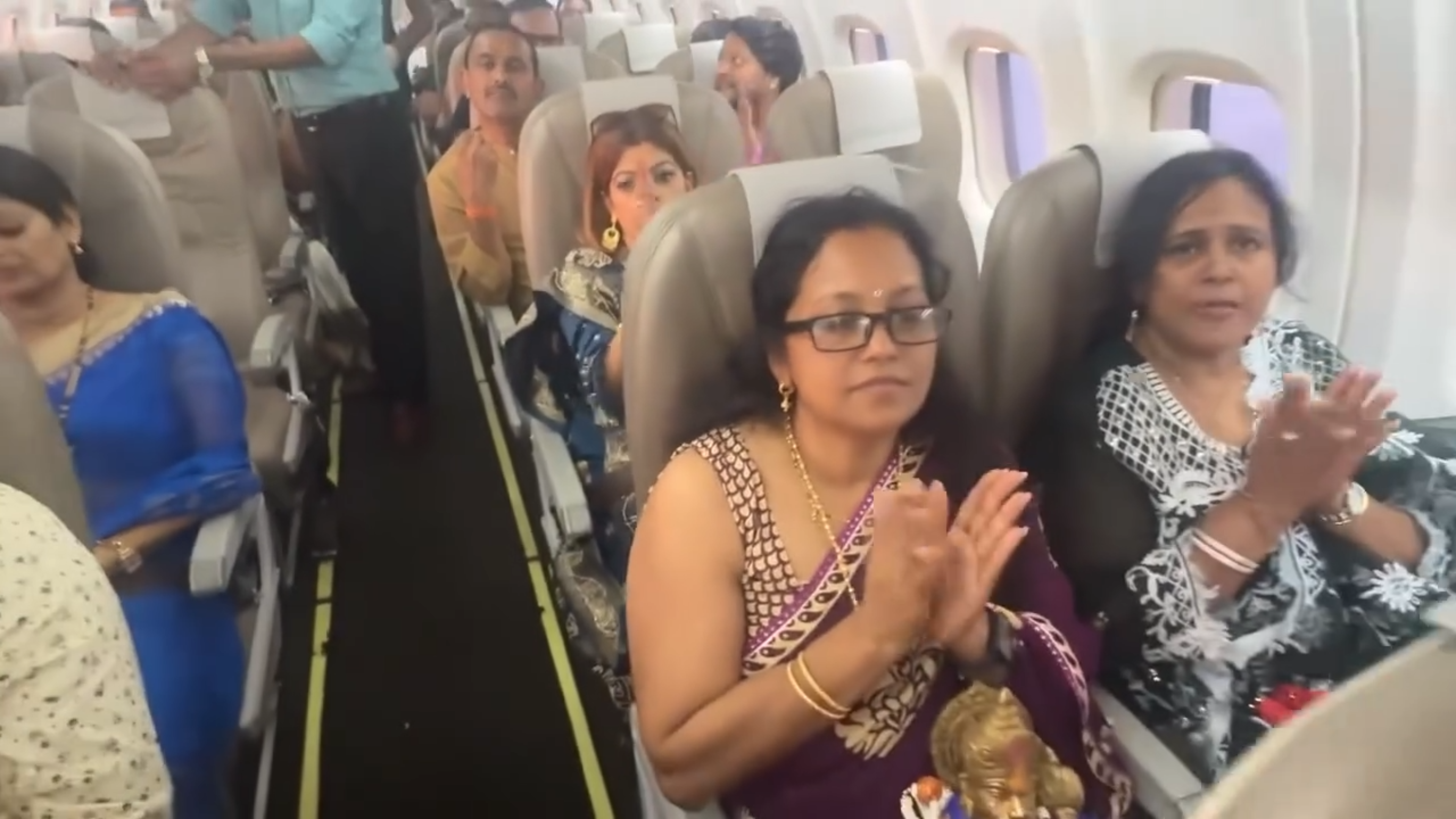 reciting Hanuman Chalisa flight