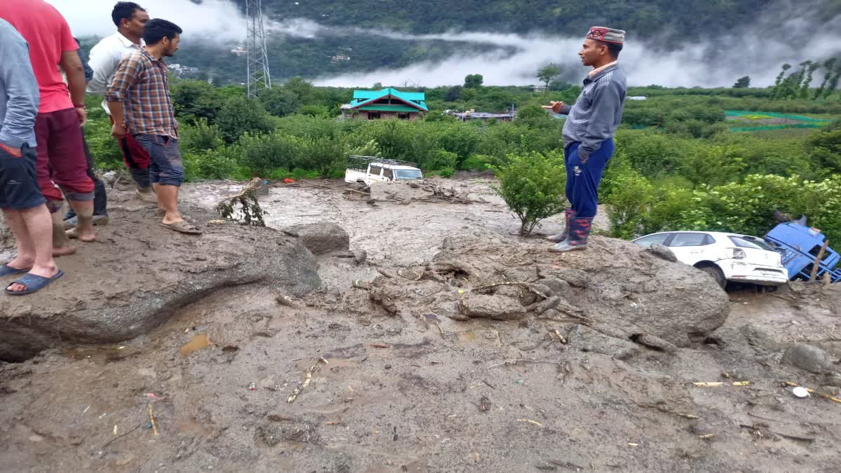 Cloud Burst in Kullu : હિમાચલના ખારાહાલ ખીણમાં વાદળ ફાટતા ઘરોમાં પાણી ઘૂસી ગયા, અનેક વાહનો તણાયા, એકનું મૃત્યુ