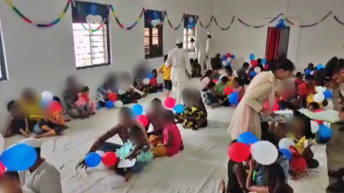 Chhindwara jail children meeting  Chhindwara jail  Sparsh Mulakaat  jail allows them to meet and hug their children  ಜೈಲಿನೊಳಗೆ ಮಕ್ಕಳನ್ನು ಭೇಟಿ  ಸ್ಪರ್ಶ ಭೇಟಿ ಕಾರ್ಯಕ್ರಮ  ನೋಡಲು ಮತ್ತು ಭೇಟಿಯಾಗುವ ಅವಕಾಶ  ಕೈದಿಗಳು ತಮ್ಮ ಮಕ್ಕಳನ್ನು ಭೇಟಿ ಮಾಡಿ ಭಾವುಕ  To make inmates happy  ಮಕ್ಕಳಿಗೆ ಜೈಲಿಗೆ ಪ್ರವೇಶ  ಜೈಲಿನಲ್ಲಿ ಮನೆಯಂತಹ ವಾತಾವರಣ ನಿರ್ಮಾಣ  ಜೈಲಿನಲ್ಲಿ ಶಿಕ್ಷೆ ಅನುಭವಿಸುತ್ತಿರುವ ಕೈದಿ