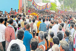 People flocked to Master funeral procession