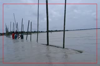 LOCALS TRY TO PROTECT EROSION AT MANIKPUR