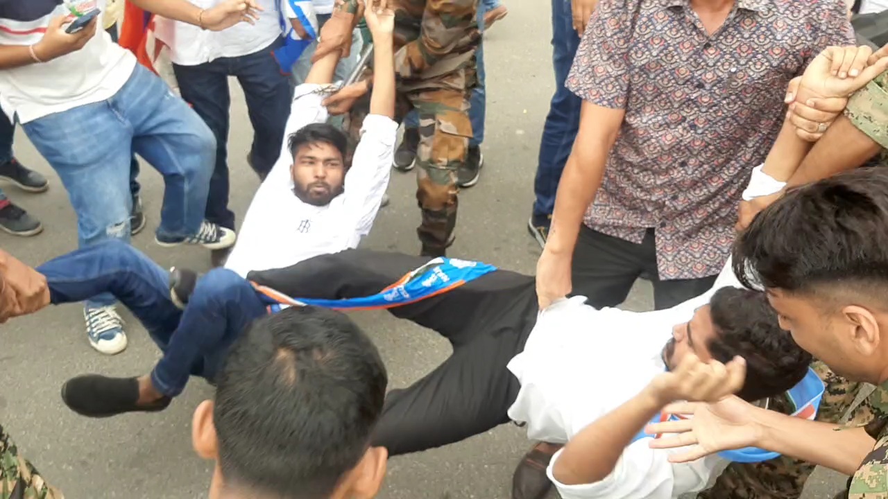 NSUI protested against ABVP in gangrape case