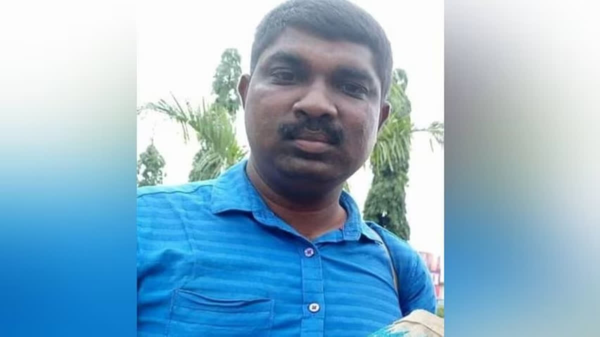 സര്‍ക്കാര്‍ ഉദ്യോഗസ്ഥന്‍ ആത്മഹത്യ  GOVERNMENT EMPLOYEE DIEAD AT TVM  THIRUVANANTHAPURAM SUICIDE  വെള്ളറട സ്വദേശി തൂങ്ങി മരിച്ചു