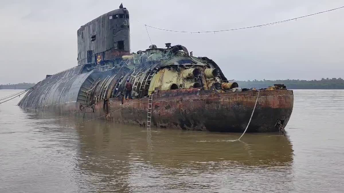 INS SINDHUDHWAJ  KANNUR AZHIKKAL PORT  കണ്ണൂർ അഴീക്കൽ തുറമുഖം  ഐഎൻഎസ് സിന്ധുധ്വജ് കപ്പൽ