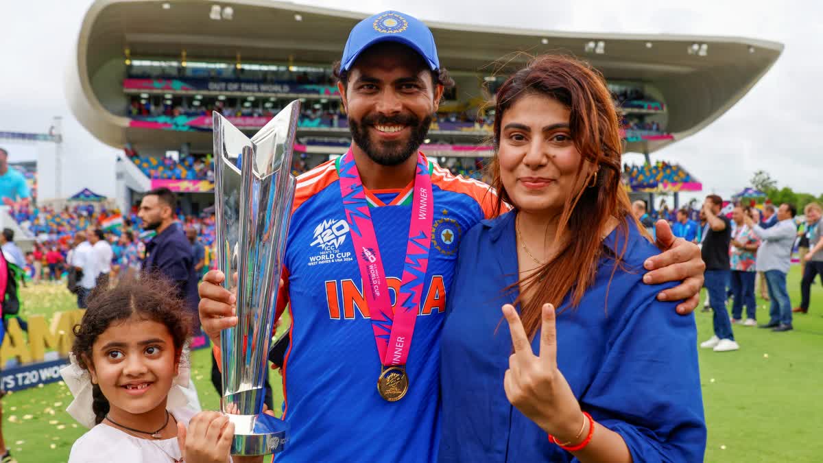 Ravindra Jadeja with his family