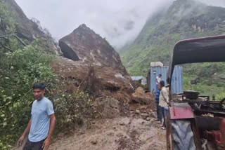 Rock Fell On Helang Marwari Bypass