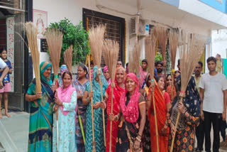 sanitation workers on strike