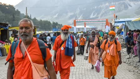 Pilgrims on way towards Amarnath cave shrine to perform the annual yatra in Kashmir