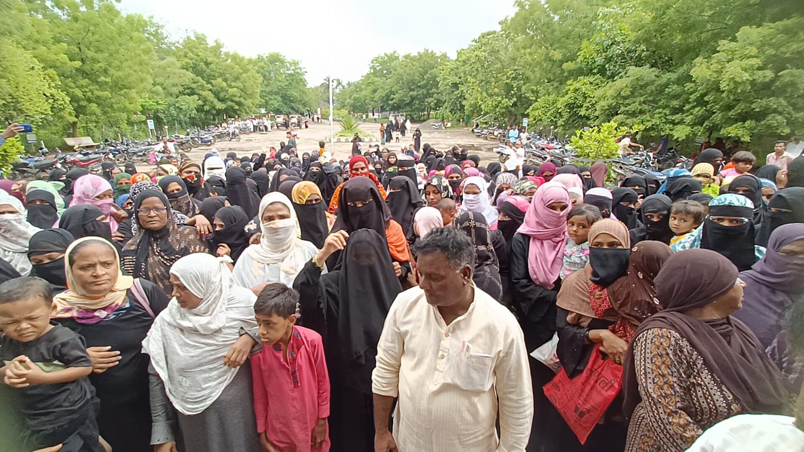 Burhanpur women protest