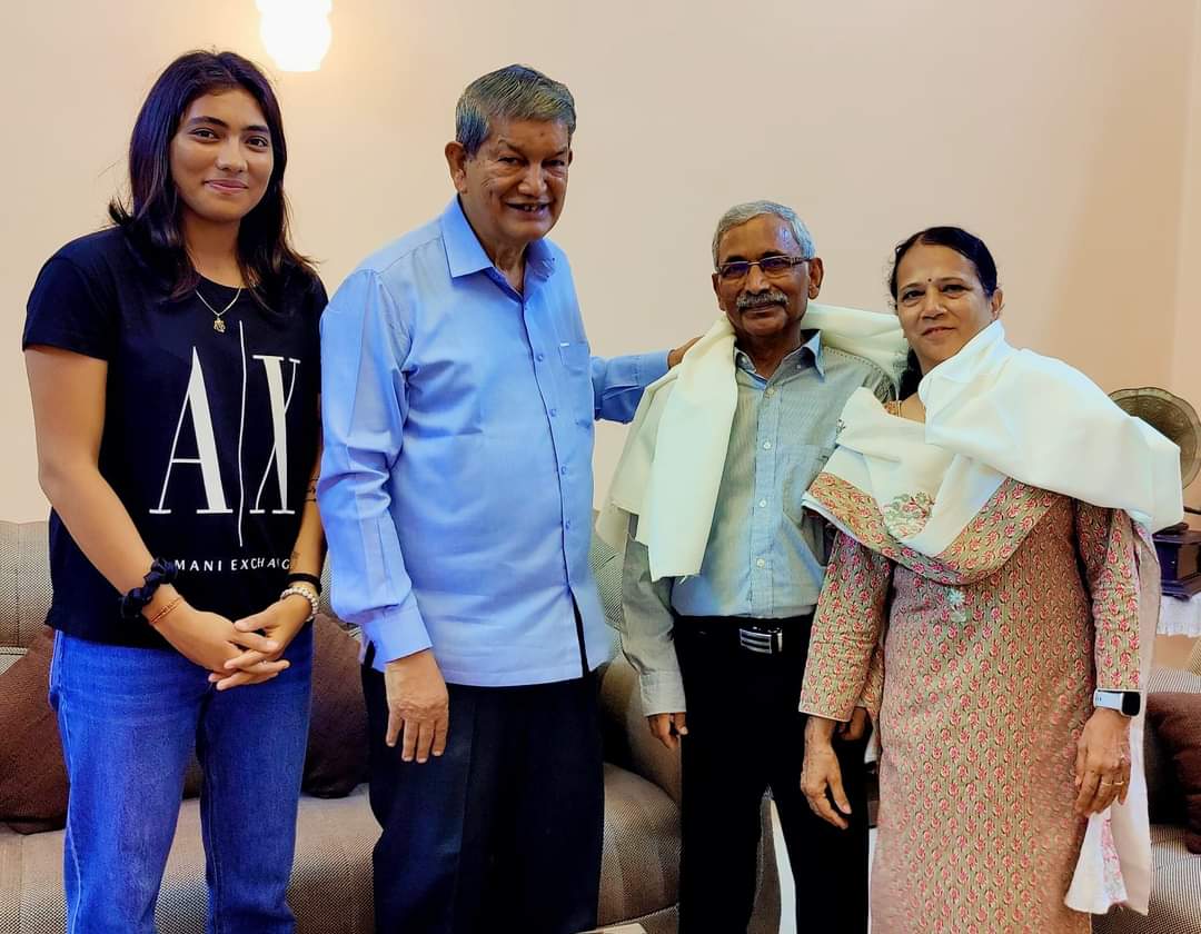 Harish Rawat reached to meet the family of cricketer Raghavi Bisht