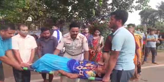 Women patient faints resued by SI Smruti Ranjan