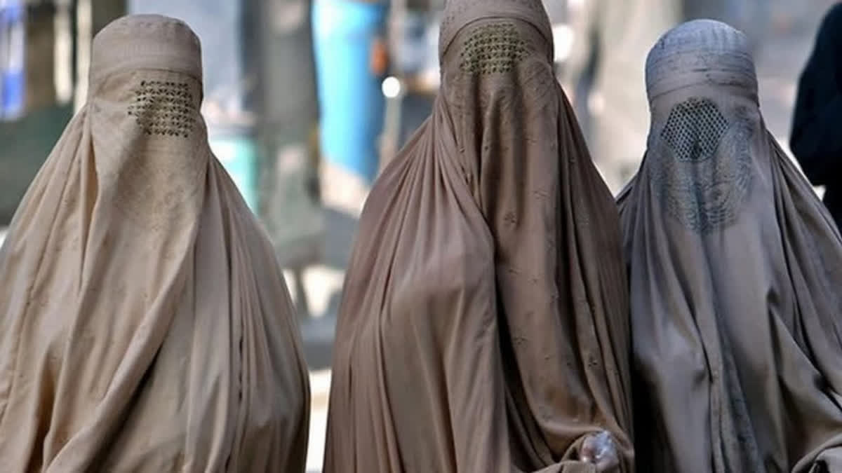 Burqa clad male IT professional arrested in Kerala for voyeurism