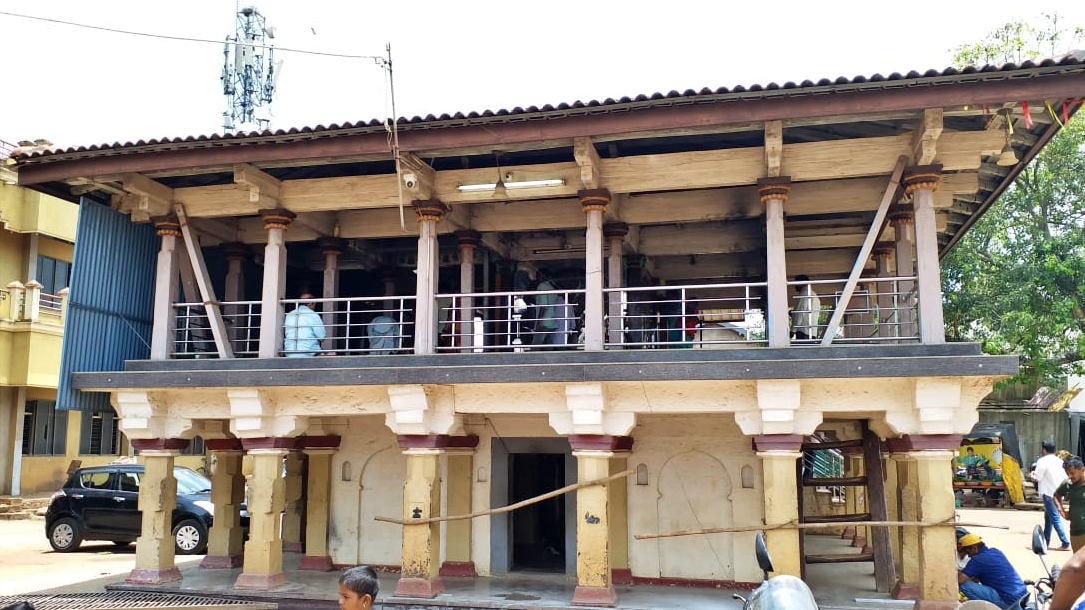 ಮಹಡಿಯ ಮೇಲಿರುವ ಬಸವಣ್ಣ ದೇವಾಲಯ