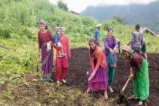 Madmaheshwar  women make temporary helipad