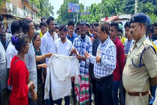 tribal people jammed bus stop in dumka