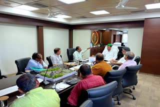पटना में मंत्री तेज प्रताप यादव ने की बैठक