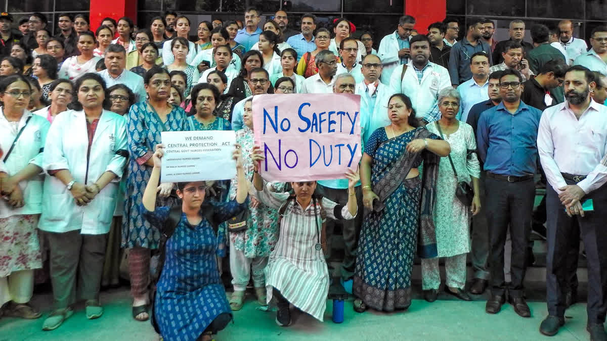 New Delhi: Doctors and nursing staff stage a protest during the nationwide strike called by the Indian Medical Association (IMA) at Safdarjung hospital