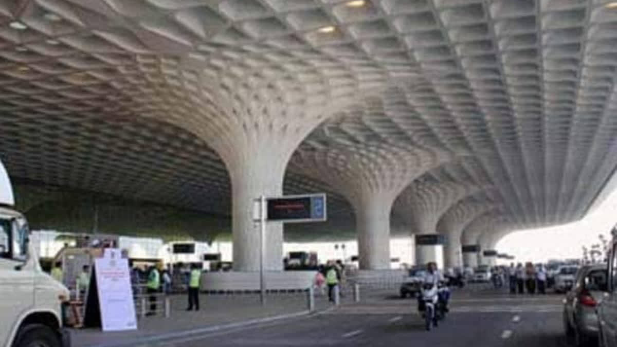 Major lapse in security at Mumbai airport