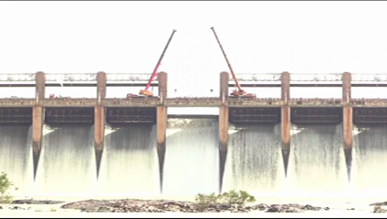 Dam Crust Gate  Crust Gate Chain Link Cut  Tungabhadra Dam  Koppal