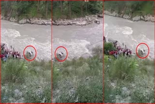 Car fell into Parvati River in Manikaran