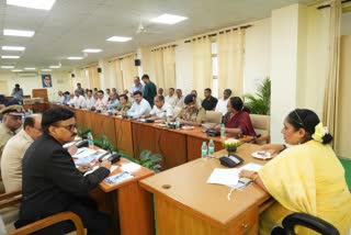 Assembly Speaker Ritu Khanduri organized a meeting