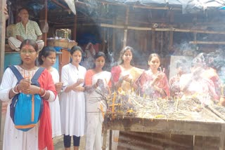 COLLEGE GIRLS PRAYER TO MAHADEV