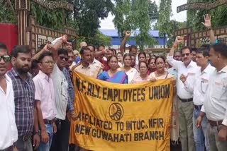 NF Railway employees protest