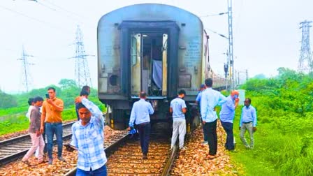 دیررات ٹرین کے دو حادثے،کانپور میں سابرمتی ایکسپریس کے 12 ڈبے پٹری سے اترے، سلی گڑی میں مال گاڑی ٹرین پٹری سے اتری