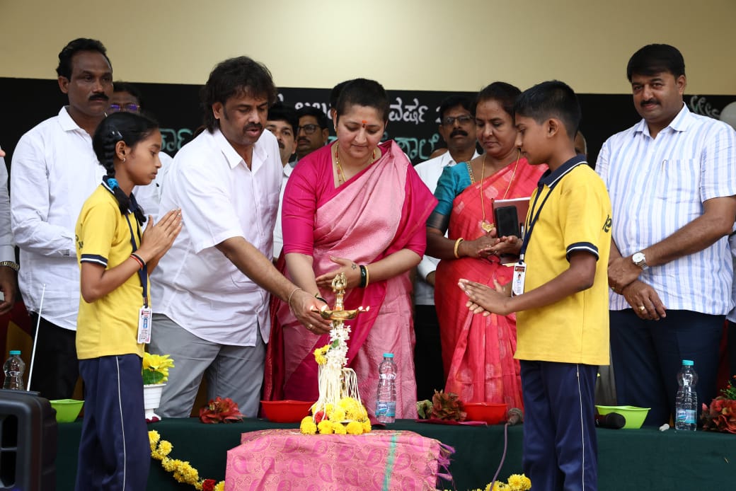 Distribution of tools worth Rs 10 lakh to a government school In Shivamogga