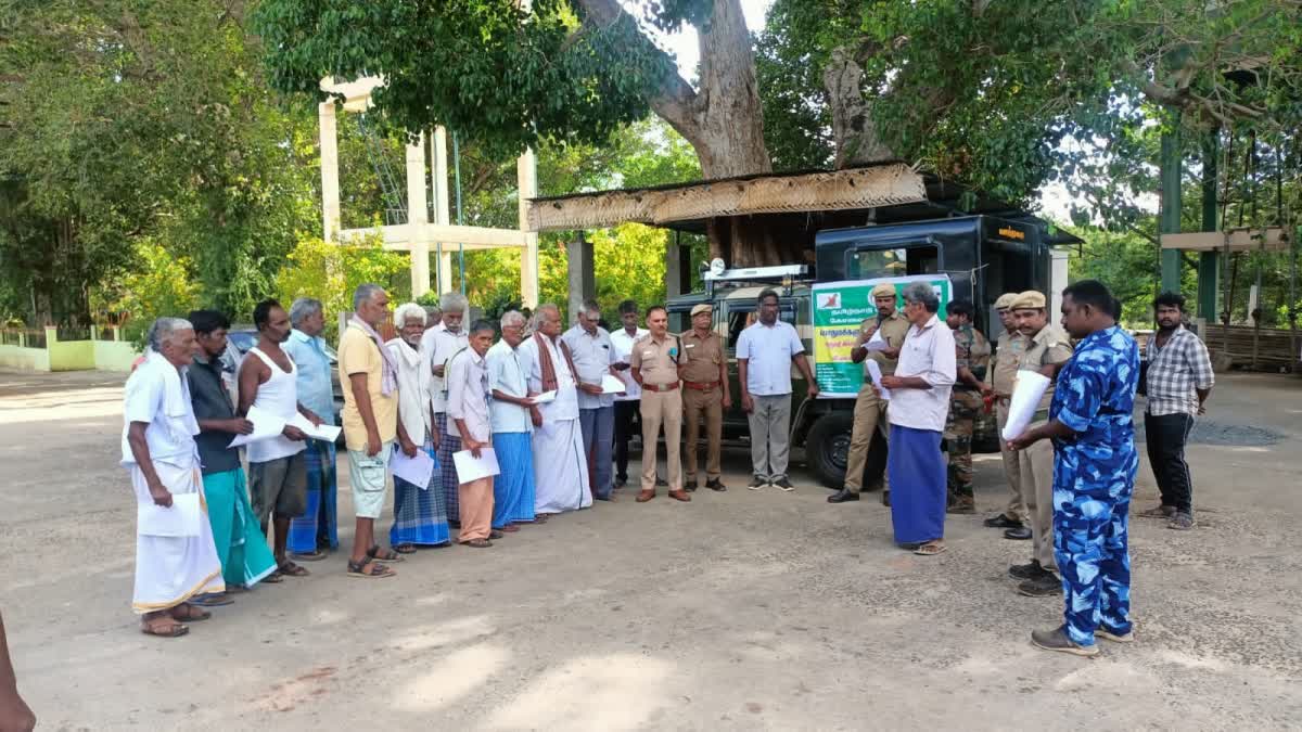 தமிழ்நாடு வனத்துறையினர் விழிப்புணர்வு